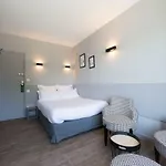 Logis Les Voiliers Hotel
