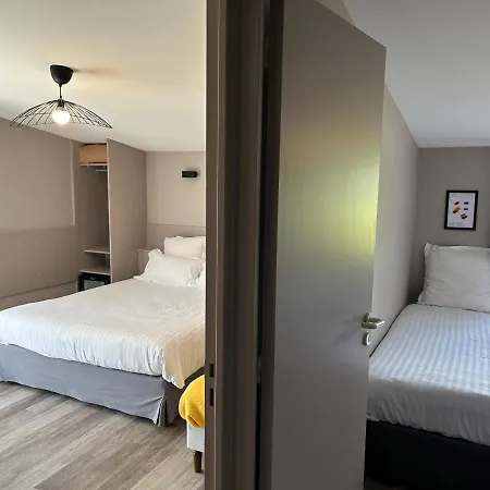 Отель Logis Les Voiliers 2*