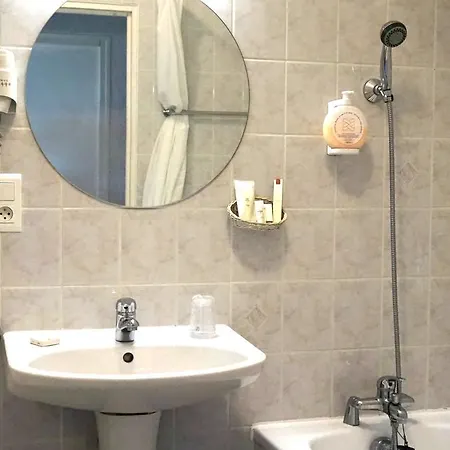 Logis Les Voiliers Отель