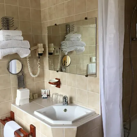 Logis Les Voiliers Hotel 2*