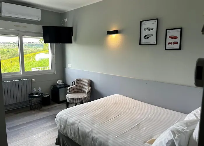 Logis Hotel Les Voiliers Hotel Peigney