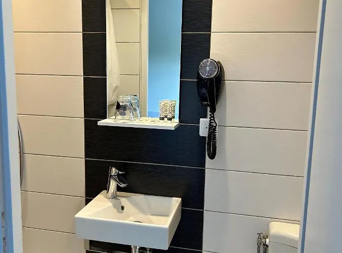 Logis Hotel Les Voiliers 2*