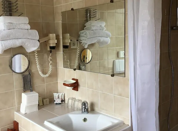 Logis Hotel Les Voiliers Hotel 2*