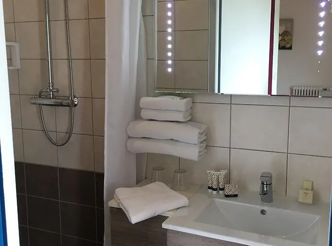 Logis Hotel Les Voiliers 2* Peigney